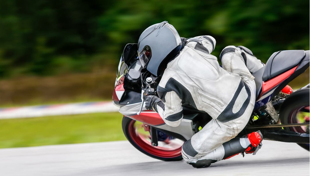 Moto com pneus slick