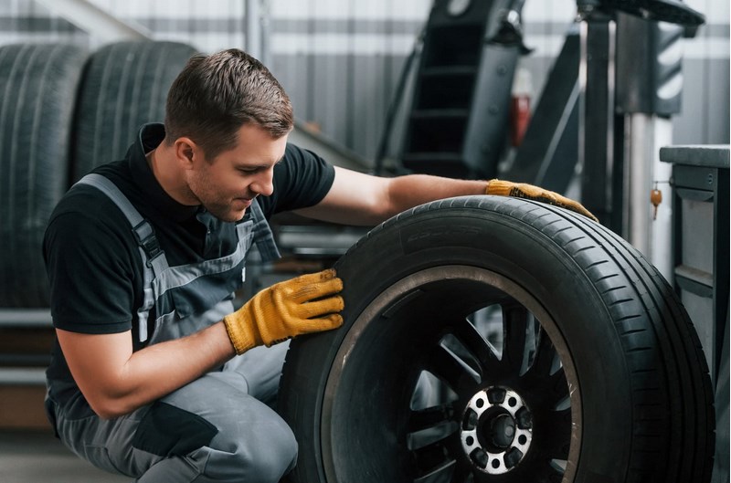 O piso de um pneu novo